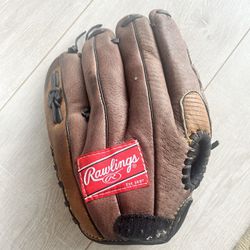 Rawlings Baseball Glove With Tag