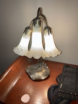New condition Vintage lily pad desk table lamp