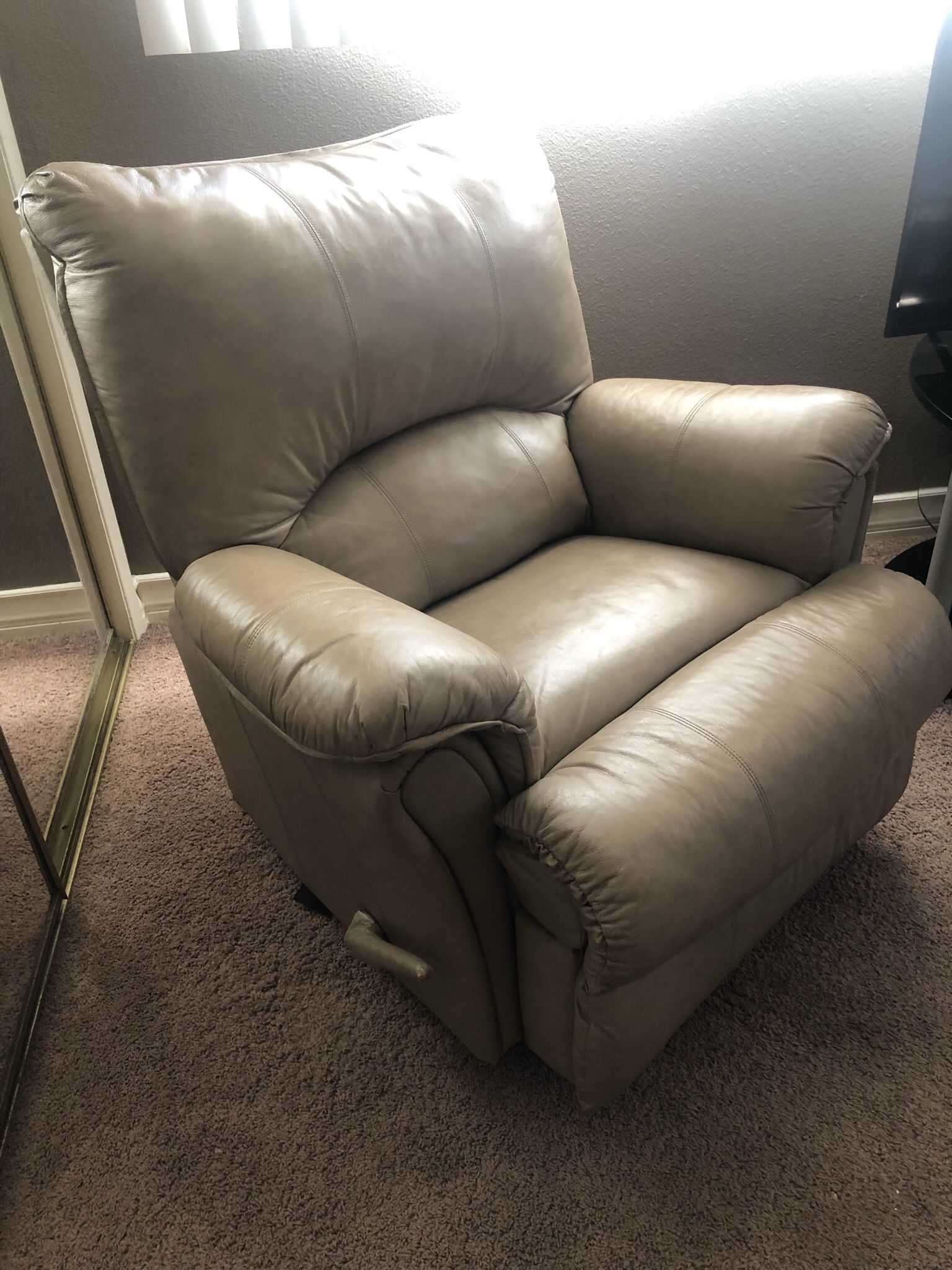 Leather Swivel Recliner Tan Like New 