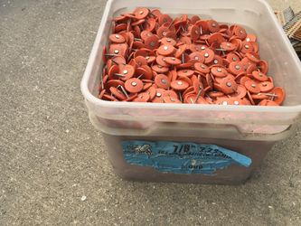 Clavos para el Roof