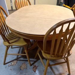 Solid Wood Dining Table w/ Leaf, 4 Chairs & Protective Mat – Great Condition