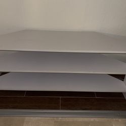 3 Tiers Decorative Shelving