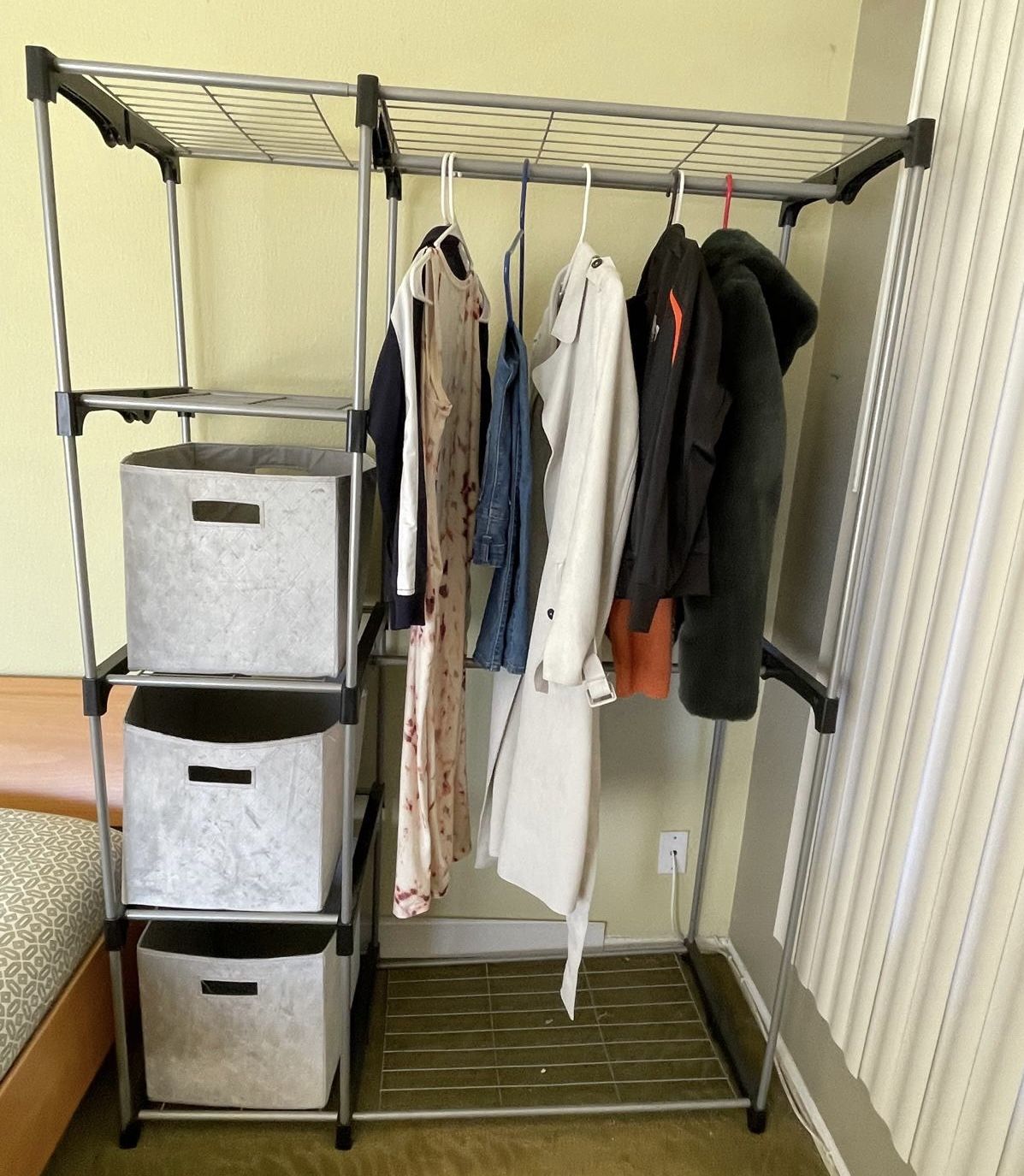 Open closet/wardrobe