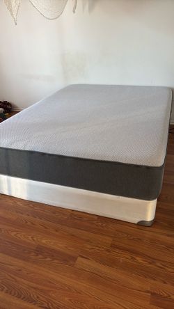 Memory foam queen mattress set