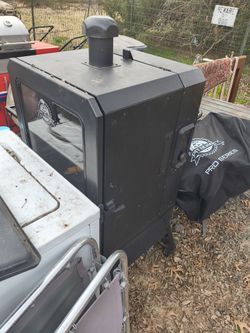 Smoker grill pellets powered