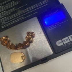 10k Gold Grillz / 14k Gold Pendant 