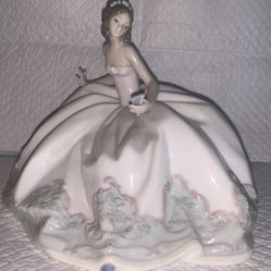 LLADRO "AT THE BALL" FIGURINE #5859