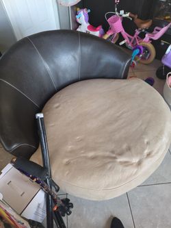 Spinning lounge chair