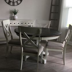 Round Dining Table with 4 Chairs Great Condition Winter Garden