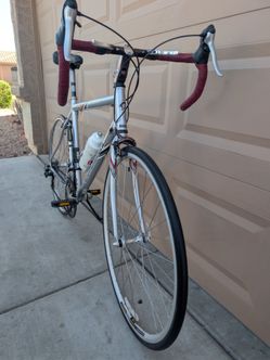 700x25c.DIAMONBACK RESPONSE ROAD RACING BIKE. (L). FRESHLY TUNE UP & UPGRADES👌🏼