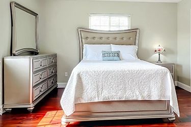 Champagne gold Queen Bedroom set
