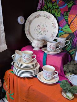 Vintage Mikasa Heritage Peony Bouquet F2013 Luncheon Set Japan