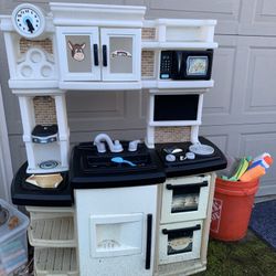 FREE Kids Play Kitchen