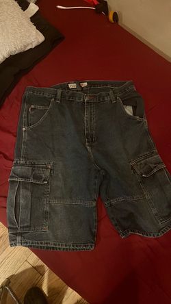 be vintage Y2K-style baggy denim cargo jorts