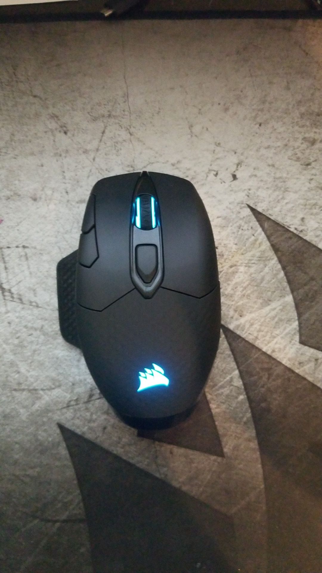 Corsair Dark Core SE wireless gaming mouse