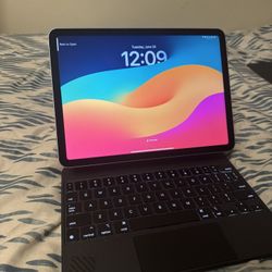 iPad Air 4 With Magic Keyboard 