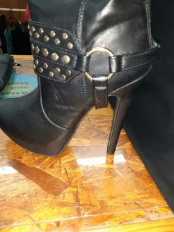 womans leather boots. size 7.5