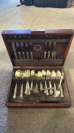 Dinner set Silverware Must Sell