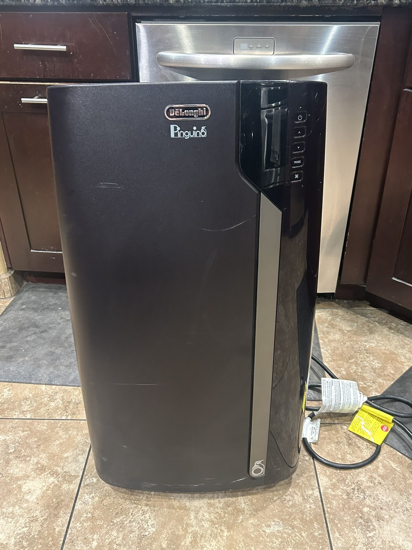 DeLonghi Pinguino Portable Air Conditioner (Model PAC EX390LVYN) – Great Condition