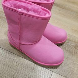 New UGG BOOTS 4y 