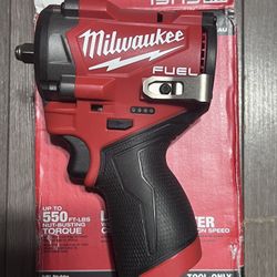 Milwaukee M12 3/8” Gen 2 Stubby Impact Wrench