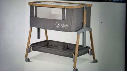 BABY BASSINET BEDSIDE SLEEPER.