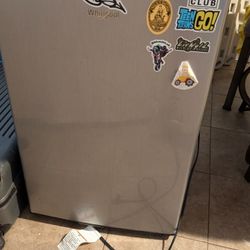 Mini Fridge *Works Great*