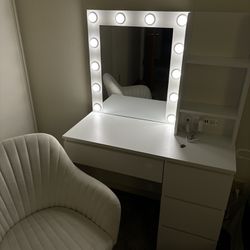 Makeup Vanity & Desk
