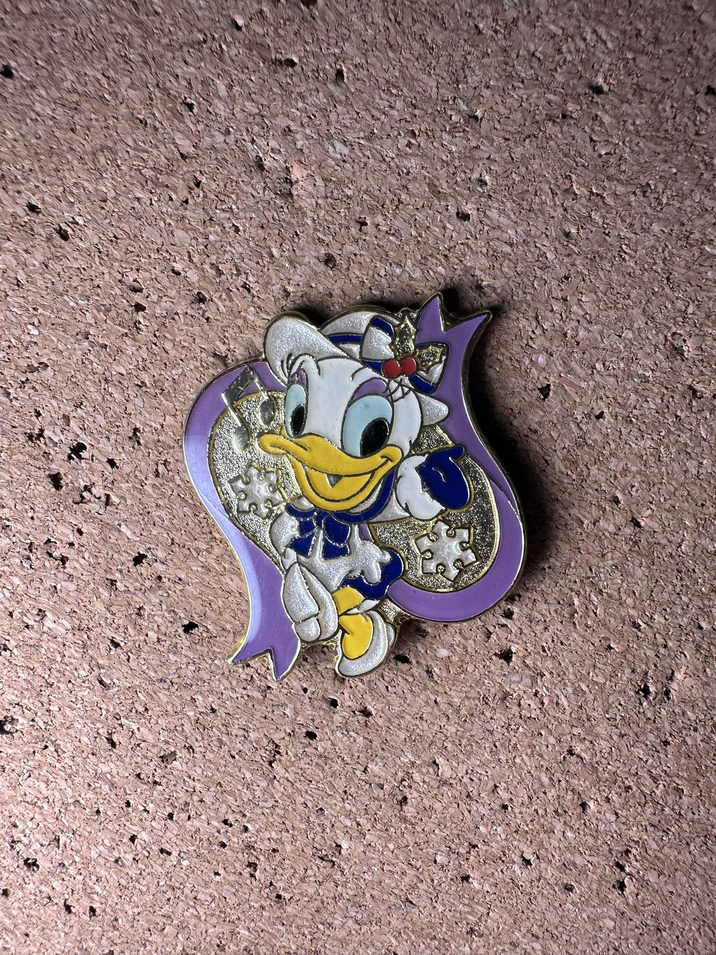 Disney pin 140938 Daisy Duck Musical Game Prize Christmas TDS music notes TDR