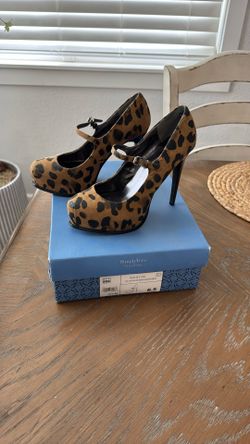 Vera Wang Leopard Shoes Size 6 1/2