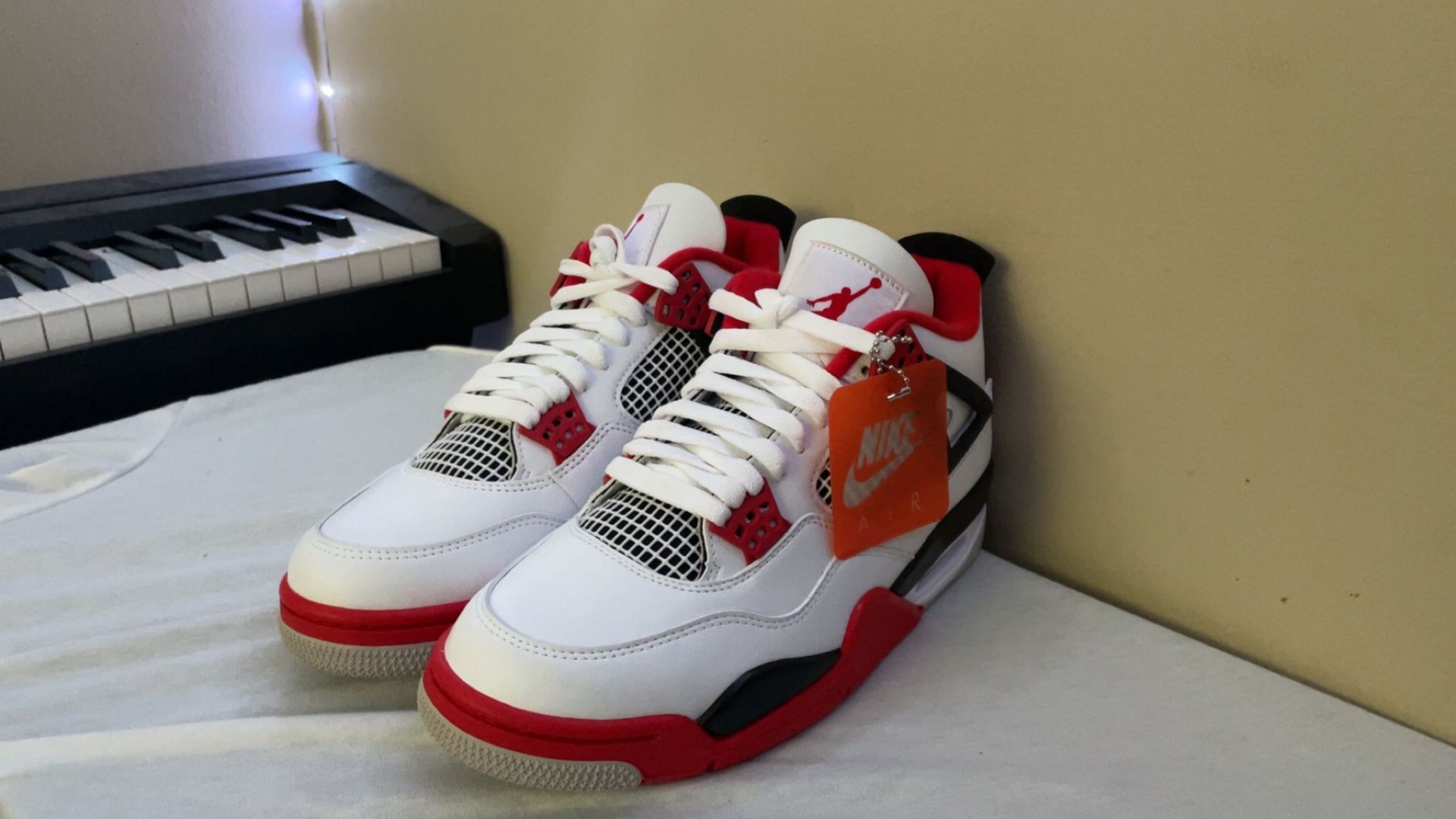 Air Jordan 4 “Fire Red” OG Size 10
