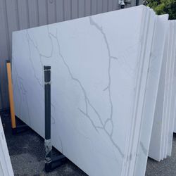 QUARTZ STONE SLABS SUPER JUMBO IN CALACATTA CARRARA MARBLE 📏Each slabs cover  75.7 sq.ft, Thickness 3 cm 🔥Price $999 per Slab🔥 