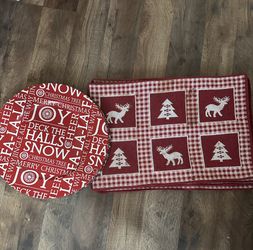  Xmas Place Mats And Plates (4 Of Each) 