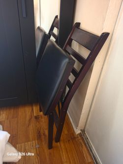 Foldable wood chair
