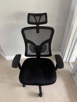Black Office Desk Chair With Headrest Thumbnail