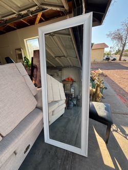Full size mirror,like new,cN deliver