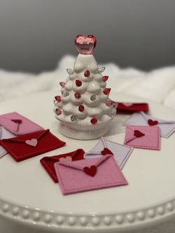 Valentine’s Day mini light up tree