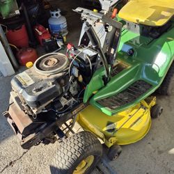John Deere LX 176 Riding Mower 