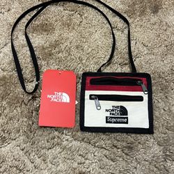 NEW Supreme x The North Face Wallet Pouch