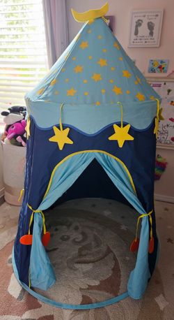 Castle pop up tent