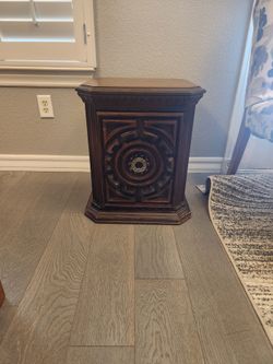 Mid-century end table / night stand