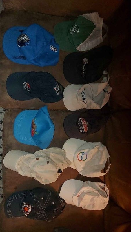 Hats in different colors and sizes