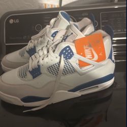 New Jordan 4s Never Worn