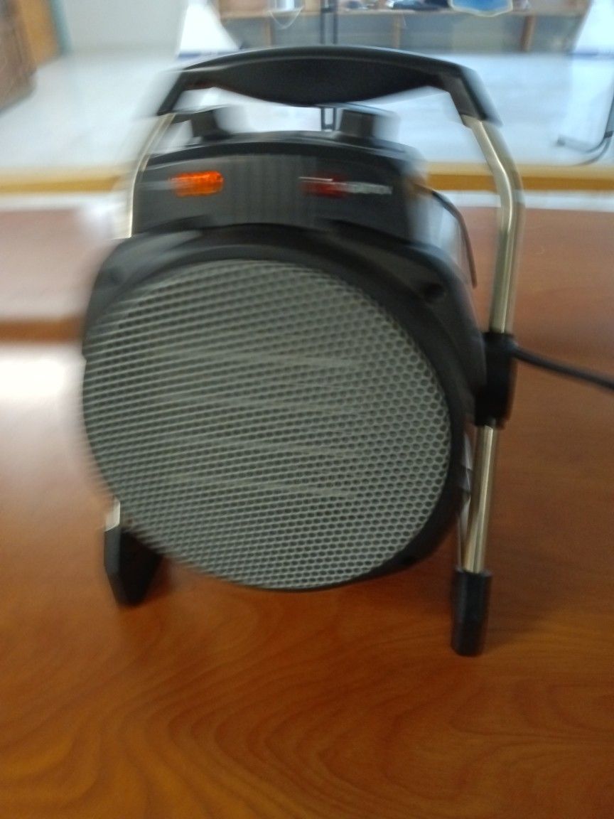 INTERTEK 1500W Utility Ceramic Heater. for Sale in Federal Way, WA - OfferUp