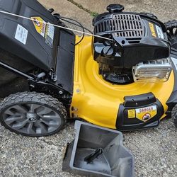 Dewalt 163cc selfpropelled lawnmower