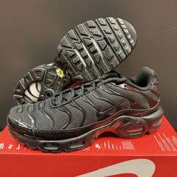 Nike Air Max Plus Triple Black Lace Up Running Sneakers 604133-050 Men Size 9.5