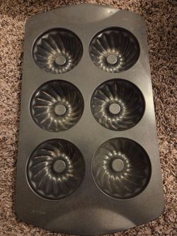 Mini bundt cake pan