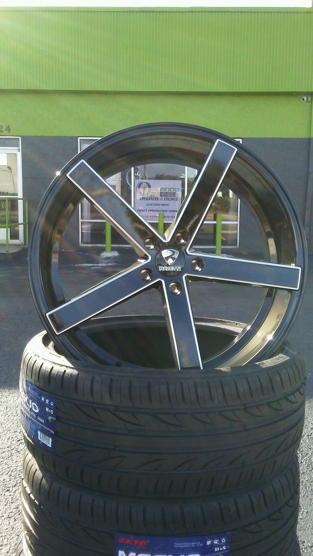 🔥 New Ravetti M1 22” wheels (rims) black and milled with a new set of tires! 🔥