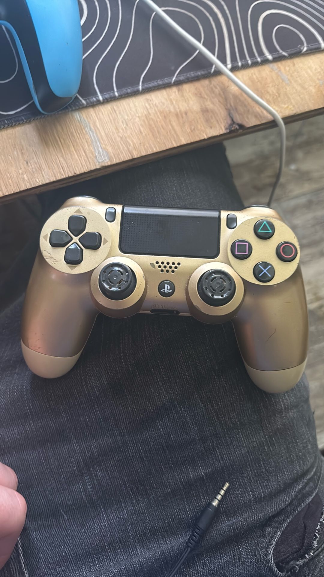 nice ps4 controller no problems just dead