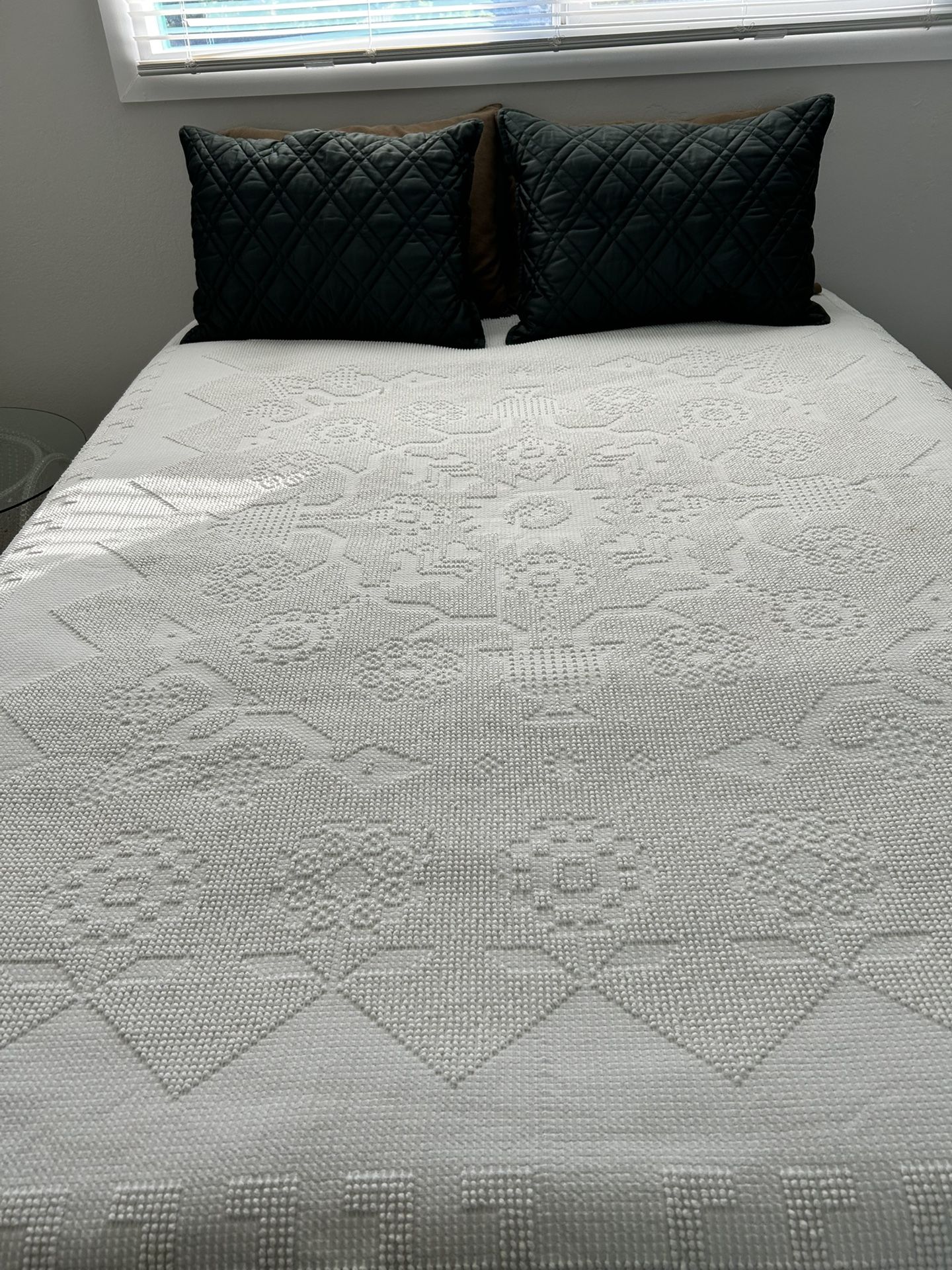 Vintage Off-White Chenille Bedspread Fringe 94x108